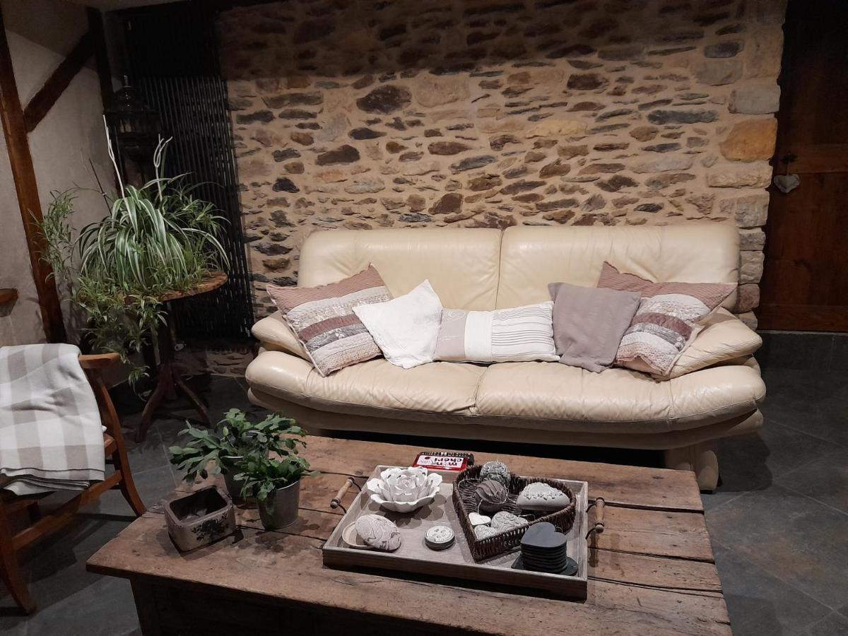 Les Hôtes du Lac, Chambres et tables d'hôtes Mandailles (Aveyron) Exterior foto