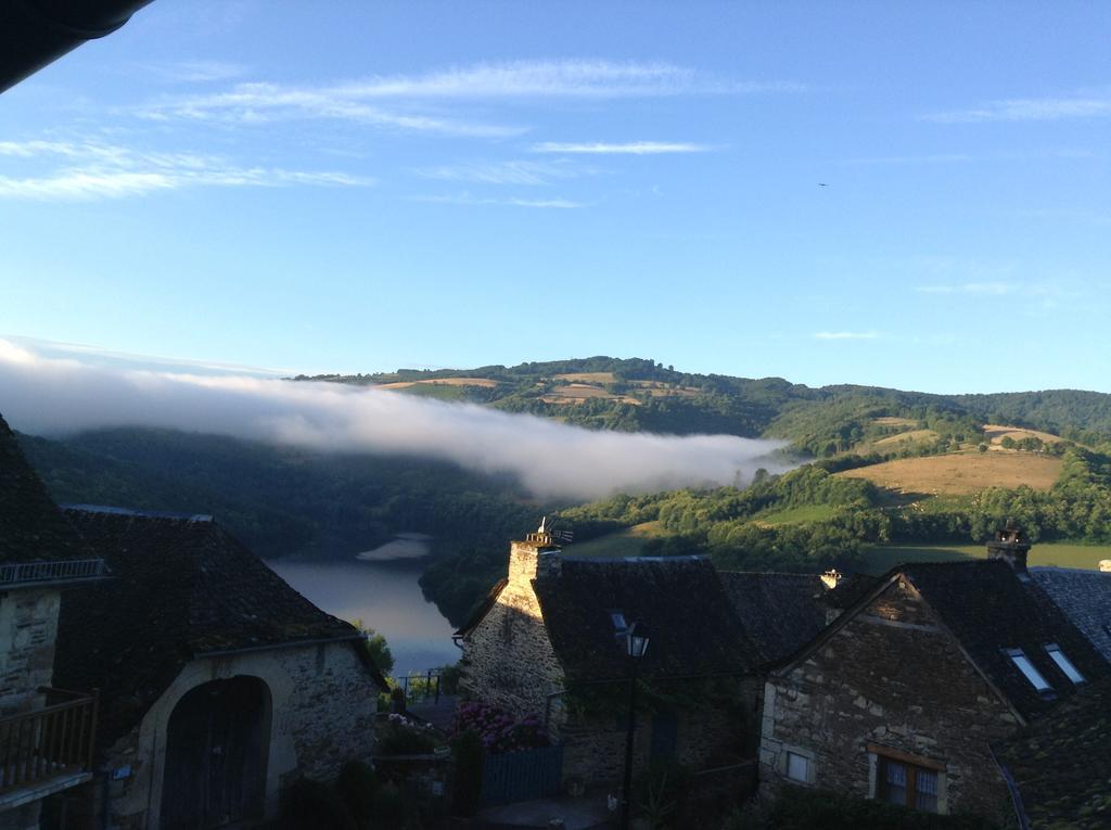 Les Hôtes du Lac, Chambres et tables d'hôtes Mandailles (Aveyron) Exterior foto