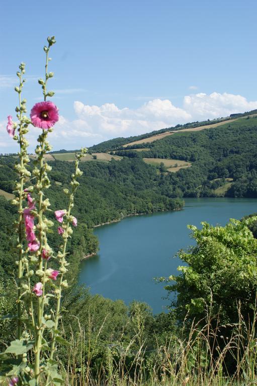 Les Hôtes du Lac, Chambres et tables d'hôtes Mandailles (Aveyron) Exterior foto