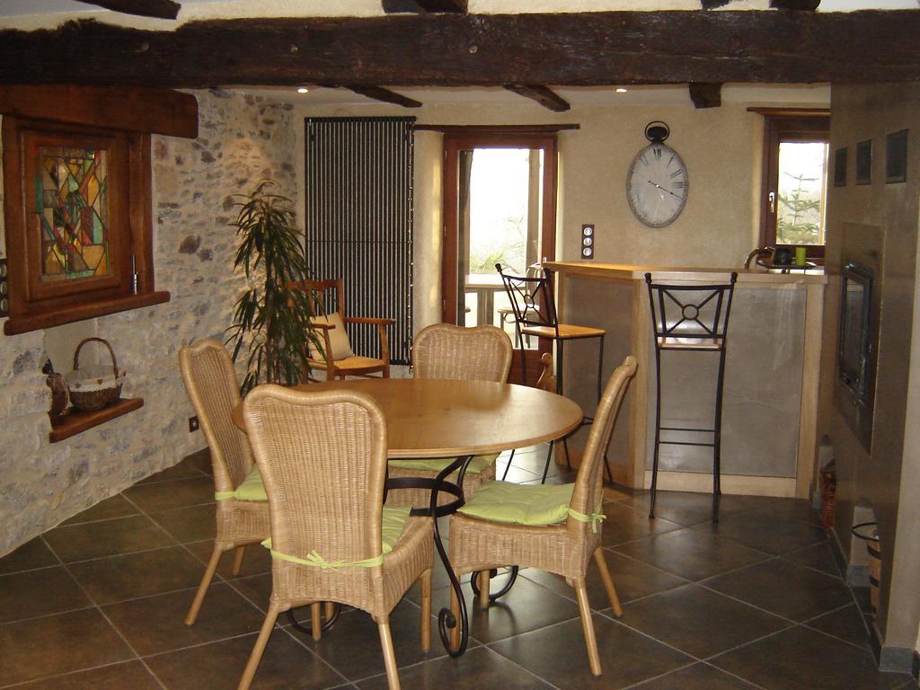 Les Hôtes du Lac, Chambres et tables d'hôtes Mandailles (Aveyron) Exterior foto