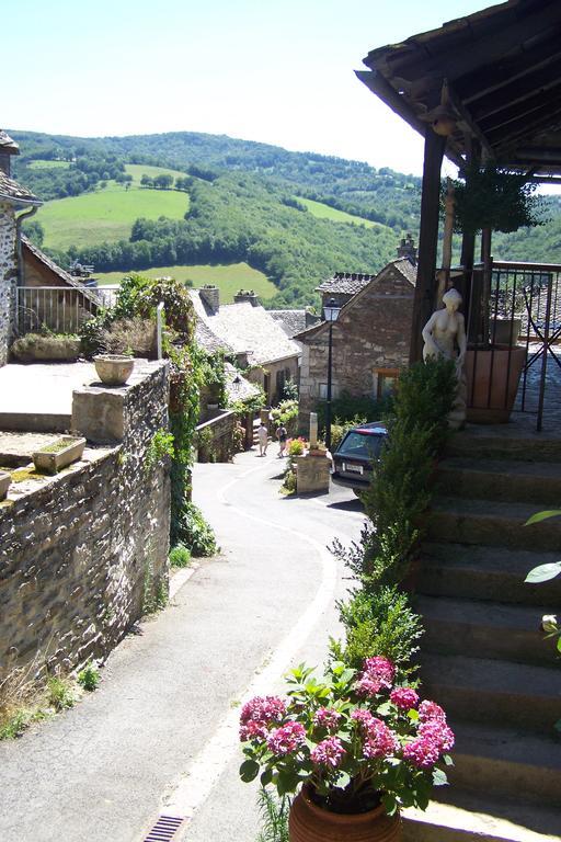 Les Hôtes du Lac, Chambres et tables d'hôtes Mandailles (Aveyron) Exterior foto