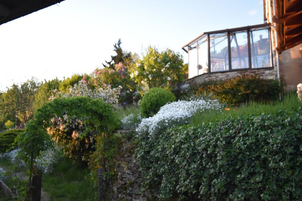Les Hôtes du Lac, Chambres et tables d'hôtes Mandailles (Aveyron) Exterior foto